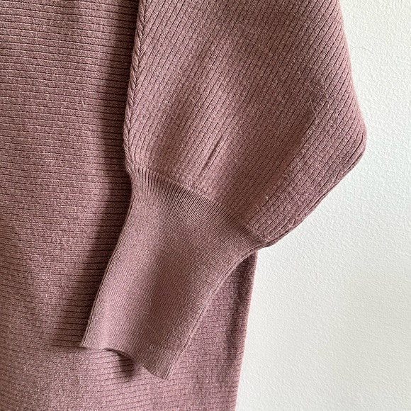 Asymmetrical sweater - Picture 3 of 4